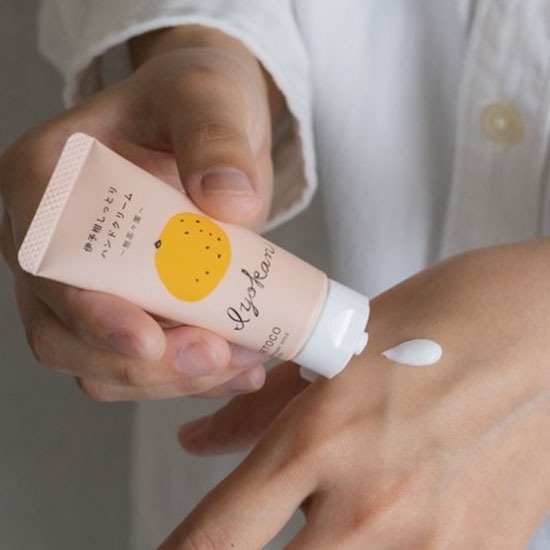 GAIAネットyaetoco 伊予柑しっとりハンドクリーム 20g(20g): 浴用品