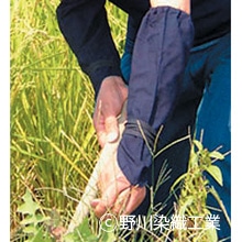 ＜未使用＞正藍染とカテキュー染めの敷物　機織り　自然の織りなすハーモニー GAIAネット野川染織 武州藍染 たももてっこう: ファッション/インナー